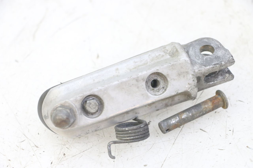 photo de FRONT LEFT FOOTREST HONDA CBF 500 (2004 - 2007) - Technical close-up