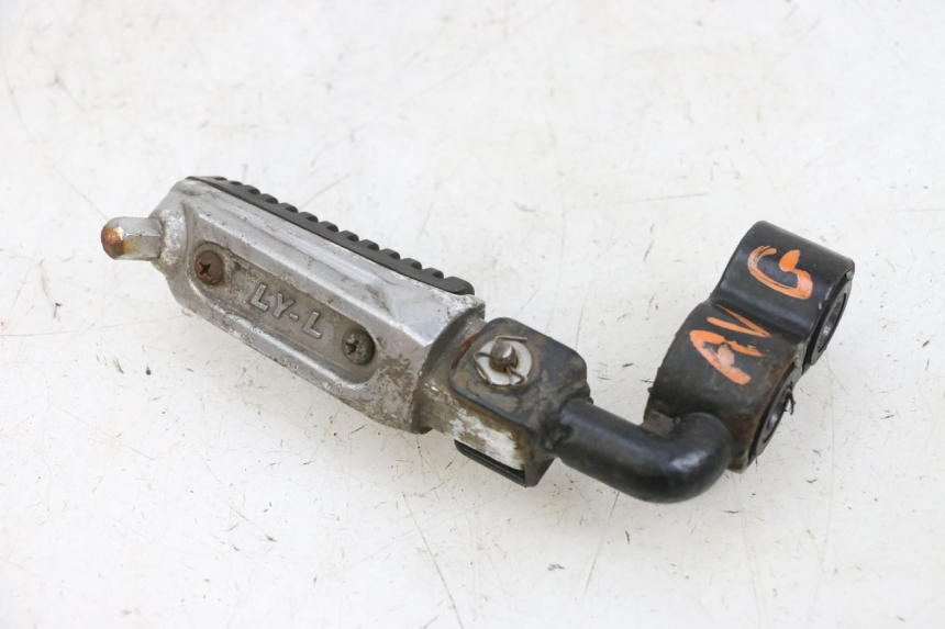 photo de FRONT LEFT FOOTREST KSR CODE 125 (2018 - 2020) - Zoom on usage condition