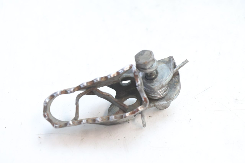 photo de FRONT LEFT FOOTREST HM HONDA DERAPAGE 50 (2007 - 2009) - Zoom on usage condition