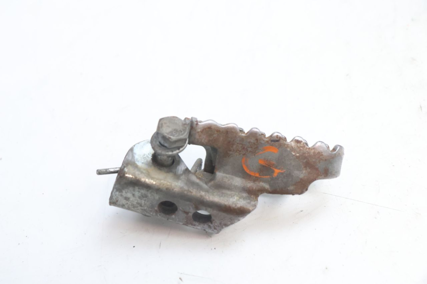 photo de FRONT LEFT FOOTREST HM HONDA DERAPAGE 50 (2007 - 2009) - Technical close-up
