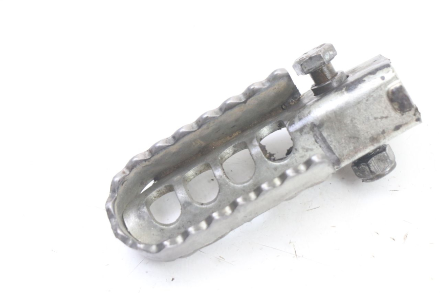 photo de FRONT LEFT FOOTREST DERBI SENDA SM DRD X-TREME 50 (2011 - 2017) - Main view