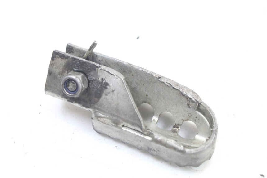 photo de FRONT LEFT FOOTREST DERBI SENDA SM DRD X-TREME 50 (2011 - 2017) - Technical close-up