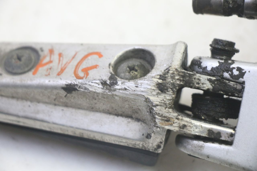 photo de FRONT LEFT FOOTREST SUZUKI DL V STROM 1000 (2002 - 2007) - Surface and material condition