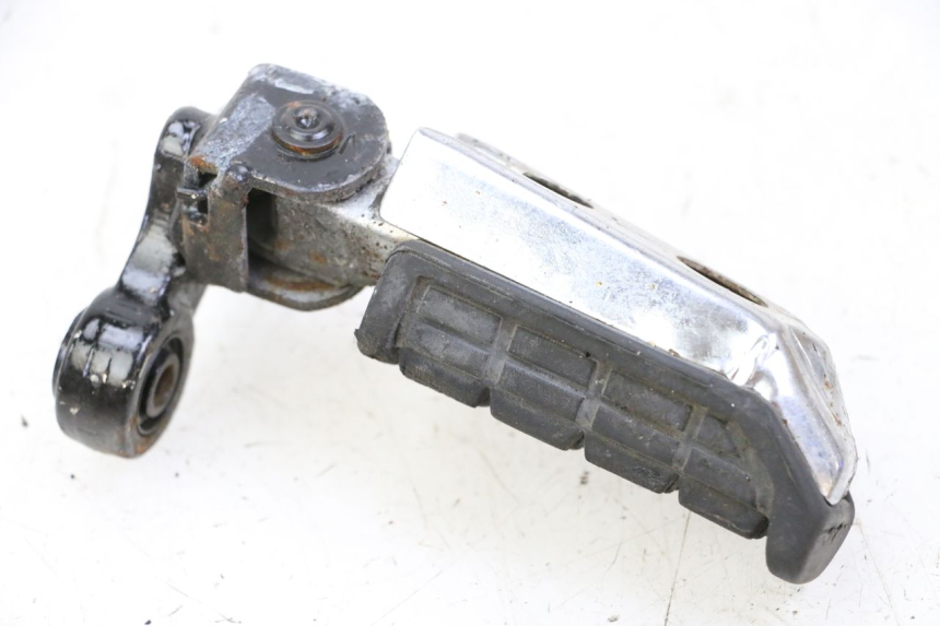 photo de FRONT LEFT FOOTREST YAMAHA FJ 36Y 1100 (1984 - 1985) - Alternative perspective