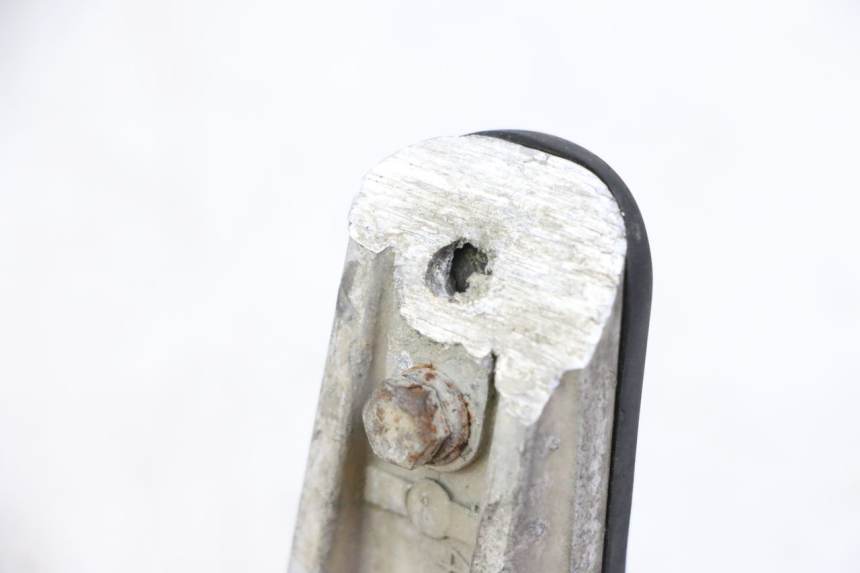 photo de FRONT LEFT FOOTREST YAMAHA FJR ABS 1300 (2006 - 2012) - Zoom on usage condition