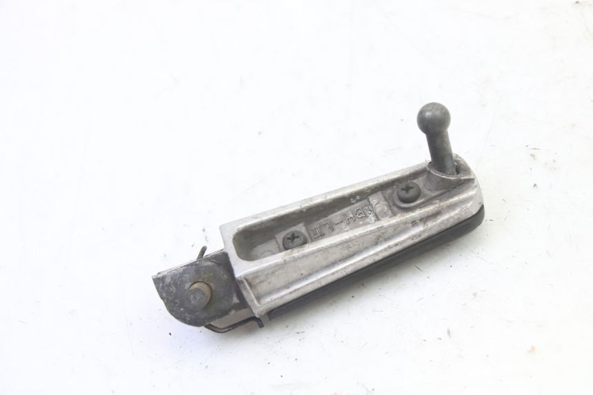 photo de FRONT LEFT FOOTREST YAMAHA FZ6 FAZER S2 600 (2007 - 2011) - Technical close-up