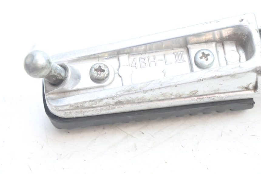 photo de FRONT LEFT FOOTREST YAMAHA FZ8 800 (2010 - 2016) - Technical close-up