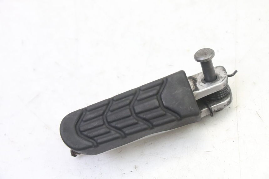 photo de FRONT LEFT FOOTREST BMW G310 R 310 (2016 - 2020) - Zoom on usage condition