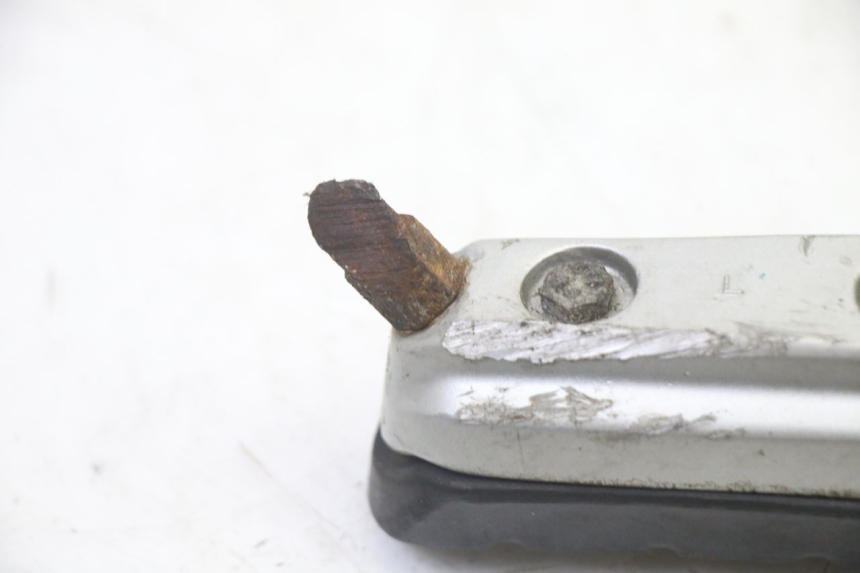 photo de FRONT LEFT FOOTREST BMW G310 R 310 (2016 - 2020) - Fixing points details