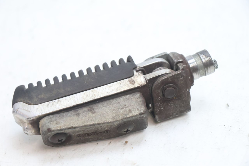 photo de FRONT LEFT FOOTREST SUZUKI GSF N BANDIT 1200 (2001 - 2005) - Component detail