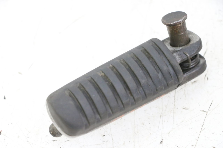 photo de LEFT FRONT FOOTREST KAWASAKI ZR7 ZR-7 S 750 (1999 - 2004) - Technical close-up