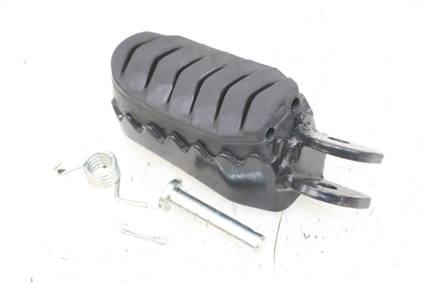 photo de FRONT LEFT FOOTREST ROYAL ENFIELD SCRAM 411 (2022 - 2024) - Alternative perspective