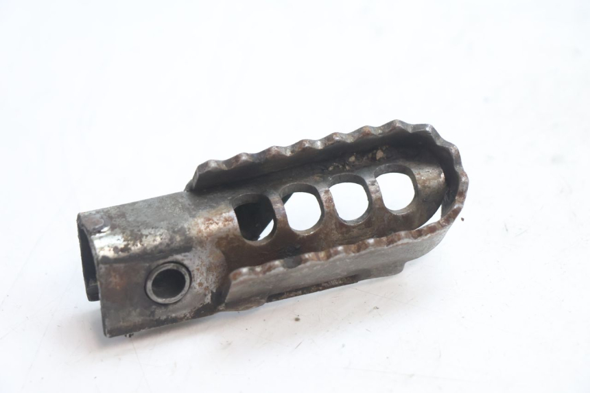 photo de FRONT LEFT FOOTREST DERBI SENDA 50 (2003 - 2005) - Technical close-up