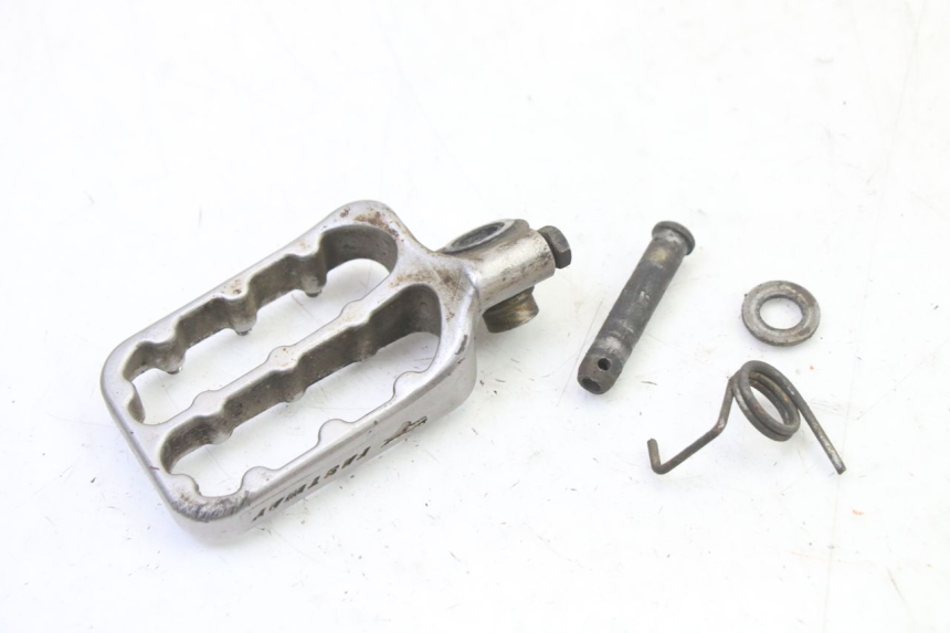 photo de FRONT LEFT FOOTREST KTM SUPERENDURO R 950 (2005 - 2009) - Fixing points details