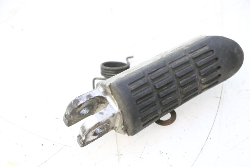 photo de FRONT LEFT FOOTREST HONDA VFR FI RC46 800 (1998 - 2001) - Zoom on usage condition
