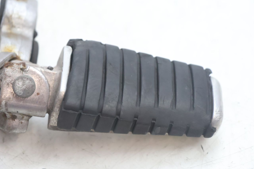photo de FRONT LEFT FOOTREST YAMAHA XV VIRAGO 535 (1988 - 2004) - Technical close-up