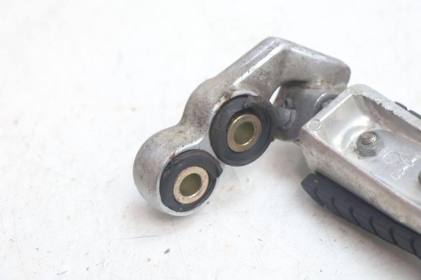 photo de FRONT LEFT FOOTREST YAMAHA XV VIRAGO 535 (1988 - 2004) - Fixing points details