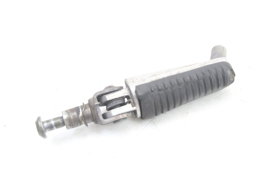 photo de LEFT FRONT FOOTREST YAMAHA FZS FAZER 600 (2001 - 2003) - Zoom on usage condition