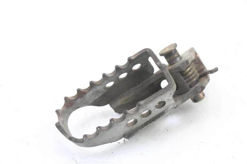 photo de FRONT LEFT FOOTREST YAMAHA TTR 125 (2000 - 2020) - Main view