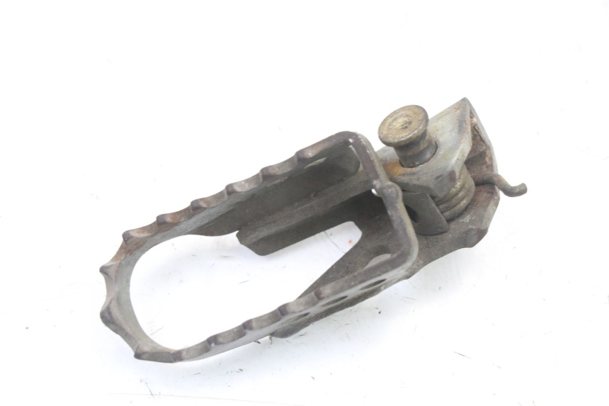 photo de FRONT LEFT FOOTREST YAMAHA TTR 125 (2000 - 2020) - Component detail