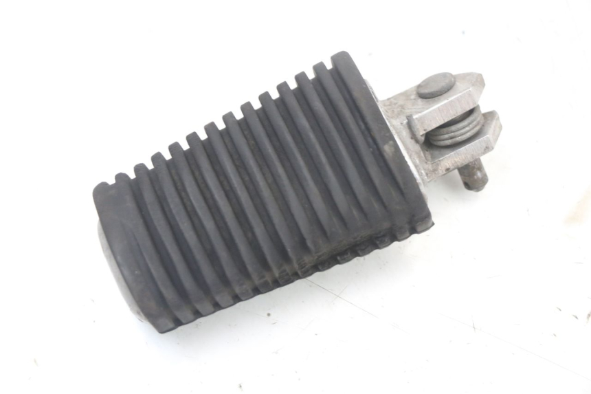 photo de FRONT LEFT FOOTREST YAMAHA XVS DRAG STAR DRAGSTAR 650 (1997 - 2007) - Component detail