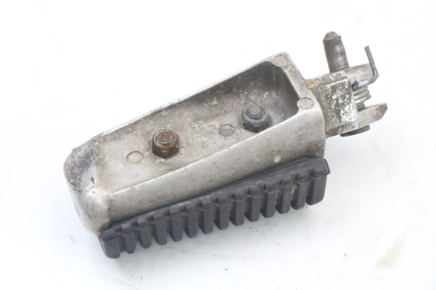 photo de FRONT LEFT FOOTREST YAMAHA XVS DRAG STAR DRAGSTAR 650 (1997 - 2007) - Alternative perspective