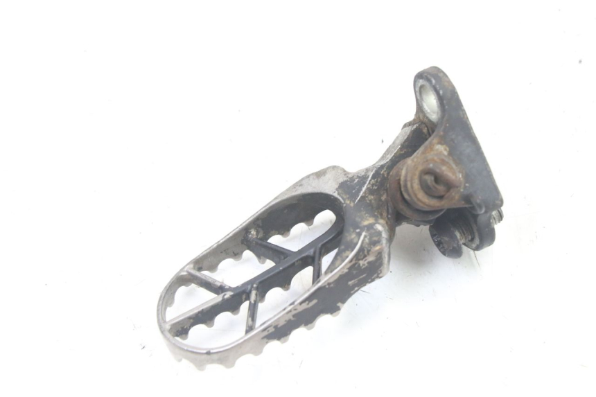 photo de FRONT LEFT FOOTREST YAMAHA YZ-F YZF 250 (2007 - 2013) - Alternative perspective