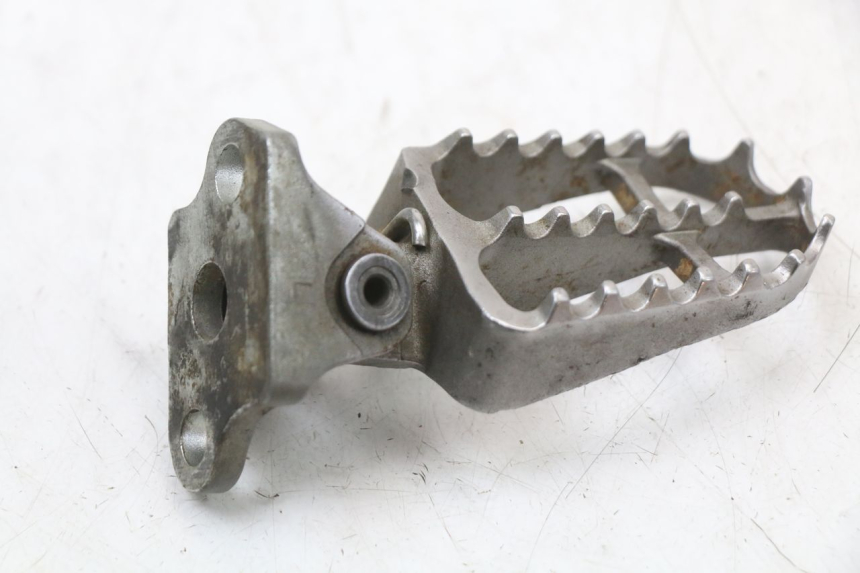 photo de LEFT FRONT FOOTREST YAMAHA YZ 125 (2017 - 2021) - Alternative perspective