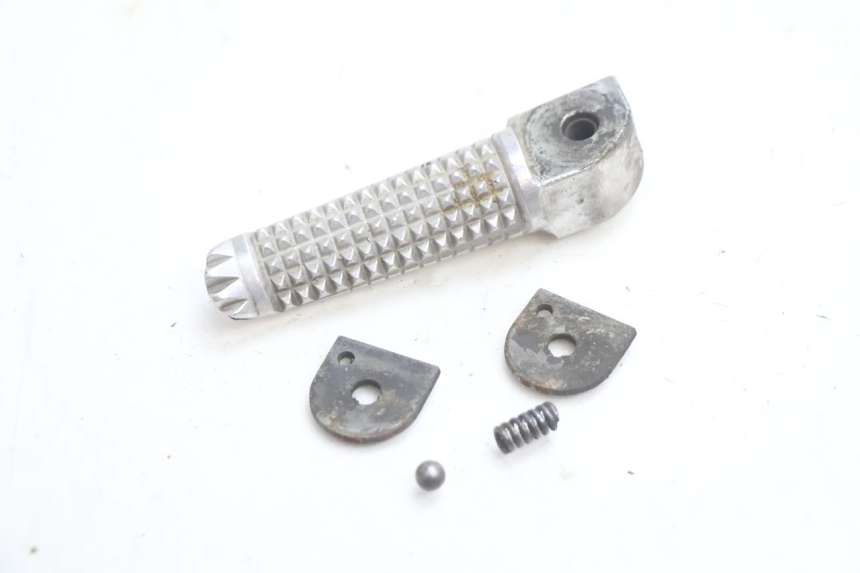 photo de FRONT LEFT FOOTREST YAMAHA YZF R GENESIS 750 (1993 - 1998) - Main view