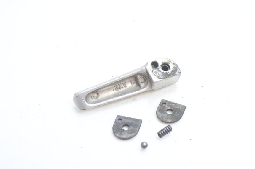 photo de FRONT LEFT FOOTREST YAMAHA YZF R GENESIS 750 (1993 - 1998) - Alternative perspective
