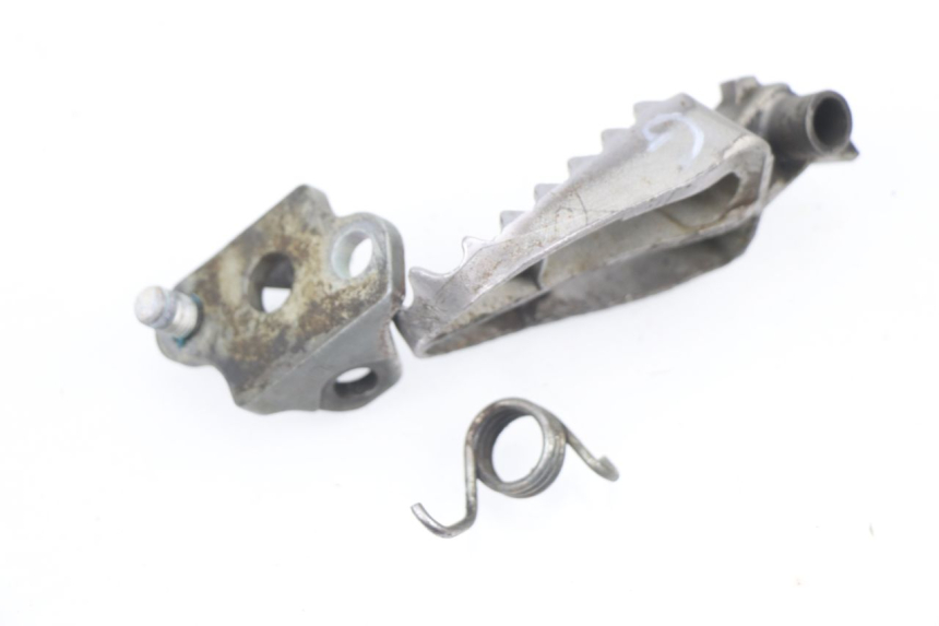 photo de FRONT LEFT FOOTREST YAMAHA YZF YZ-F 450 (2006 - 2009) - Zoom on usage condition