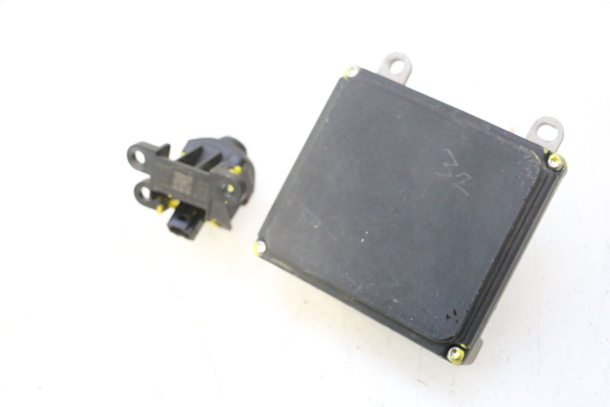 photo de REVERSING CAMERA PIAGGIO MP3 HPE 530 (2022 - 2026) - Component detail