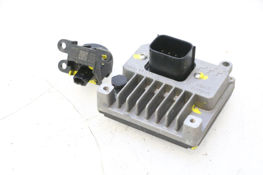 photo de REVERSING CAMERA PIAGGIO MP3 HPE 530 (2022 - 2026) - Zoom on usage condition