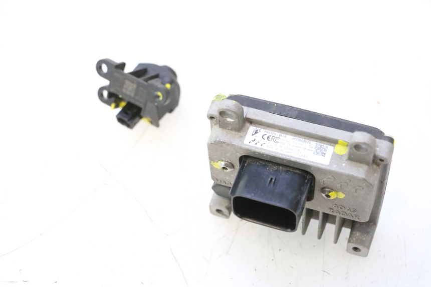 photo de REVERSING CAMERA PIAGGIO MP3 HPE 530 (2022 - 2026) - Alternative perspective