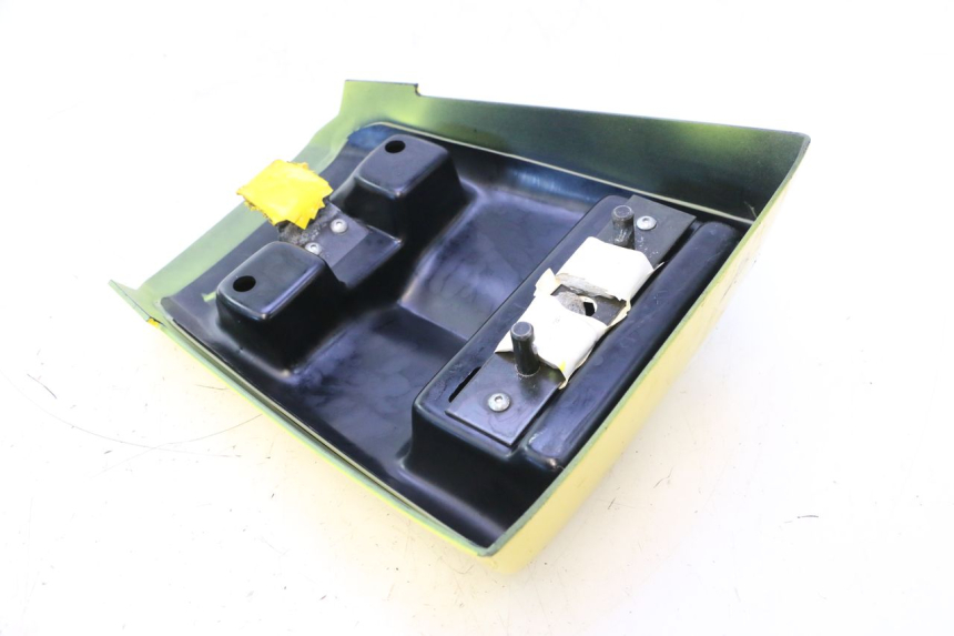 photo de SEAT COWL SUZUKI SV S 650 (2003 - 2009) - Fixing points details