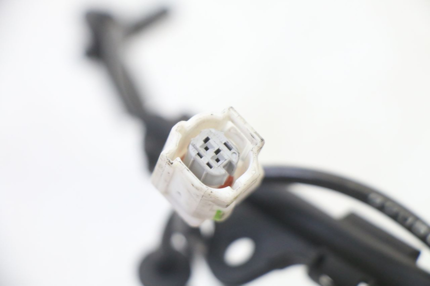 photo de REAR ABS SENSOR YAMAHA XMAX X-MAX 125 (2021 - 2025) - Fixing points details