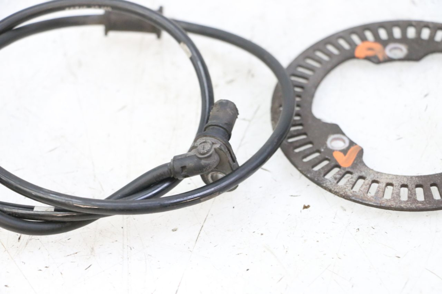 photo de FRONT ABS SENSOR SUZUKI BURGMAN 125 (2015 - 2017) - Zoom on usage condition