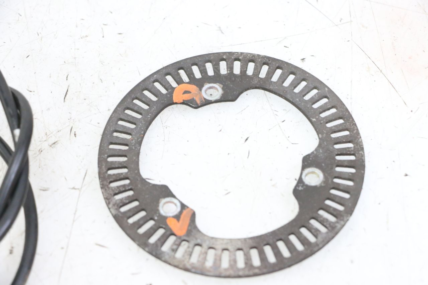 photo de FRONT ABS SENSOR SUZUKI BURGMAN 125 (2015 - 2017) - Technical close-up