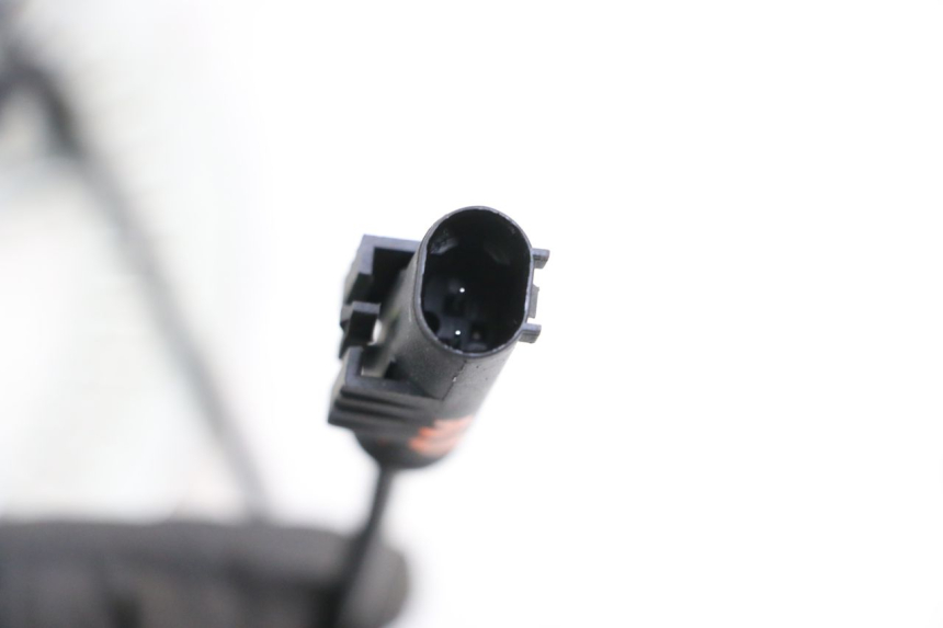 photo de FRONT ABS SENSOR ROYAL ENFIELD CONTINENTAL GT 650 (2019 - 2024) - Technical close-up