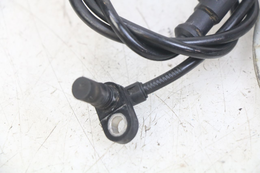 photo de FRONT ABS SENSOR KYMCO DOWNTOWN ABS 125 (2015 - 2017) - Technical close-up