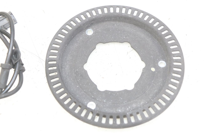 photo de FRONT ABS SENSOR HONDA FJS SILVERWING SILVER WING 400 (2009 - 2016) - Technical close-up