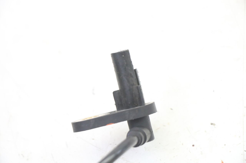 photo de FRONT ABS SENSOR SUZUKI GSR 750 (2011 - 2017) - Technical close-up