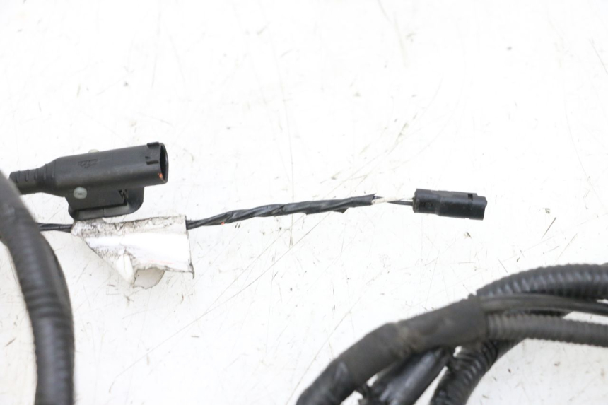 photo de FRONT ABS SENSOR PIAGGIO MP3 HPE 300 (2019 - 2026) - Fixing points details