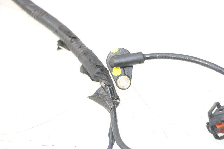 photo de FRONT ABS SENSOR PIAGGIO MP3 500 (2016 - 2018) - Surface and material condition