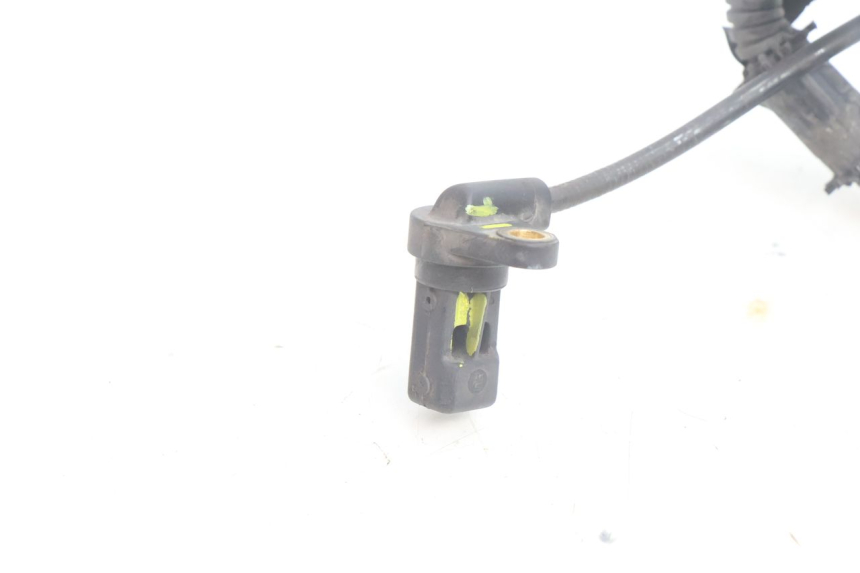 photo de FRONT ABS SENSOR PIAGGIO MP3 500 (2016 - 2018) - Fixing points details