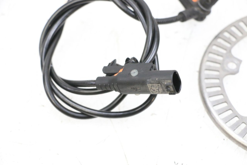 photo de FRONT ABS SENSOR BMW R GS 1250 (2021 - 2024) - Fixing points details