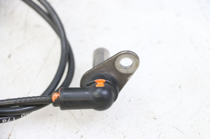 photo de FRONT ABS SENSOR PEUGEOT SATELIS 125 (2013 - 2018) - Fixing points details