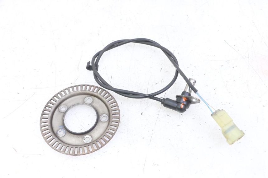 photo de FRONT ABS SENSOR PEUGEOT SATELIS 125 (2013 - 2018) - Fixing points details