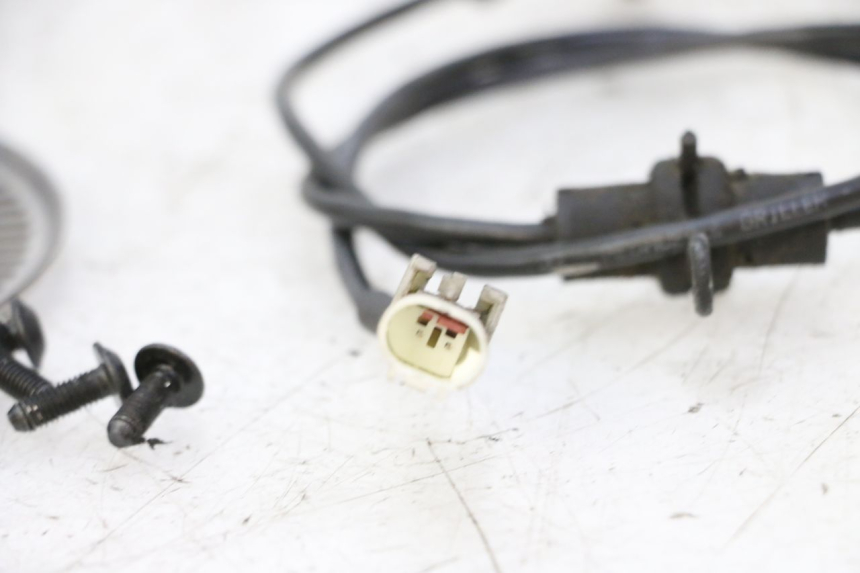 photo de FRONT ABS SENSOR PEUGEOT SATELIS 125 (2006 - 2009) - Technical close-up