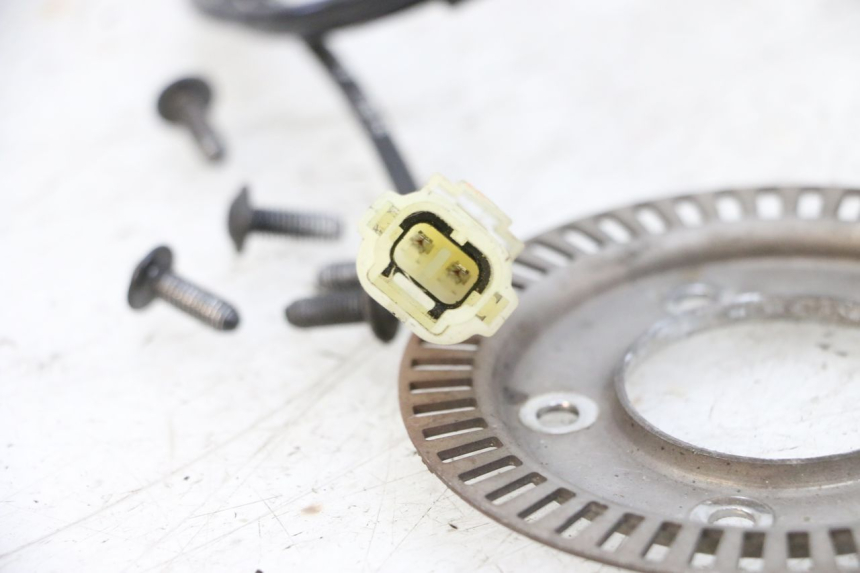 photo de FRONT ABS SENSOR PEUGEOT SATELIS 125 (2013 - 2018) - Zoom on usage condition